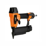 „KMR 3485 – 0° pneumatinė viniakalė, skirta 0,65 mm vinių nuo 25 iki 50 mm kalimui, su patogia rankena ir patikimu mechanizmu profesionaliam naudojimui.“