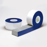 ISO-BLOCO MULTI-FUNCTIONAL TAPE – aukščiausios kokybės, savaime besiplečianti daugiafunkcė sandarinimo juosta, skirta profesionaliam langų ir durų montavimui. Ji patikimai apsaugo nuo vėjo, liūčių vandens ir šilumos nuostolių, užtikrindama optimalią garso bei šilumos izoliaciją.