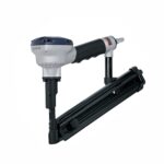 „BASSO PN 34/50-A1 – 34° pneumatinė viniakalė, skirta 4,0 mm vinių nuo 40 iki 52 mm kalimui, su reguliuojamu įkalimo gyliu ir patogia rankena profesionaliam naudojimui.“