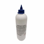 „PT41124 – 1 kg poliuretaniniai klijai, skirti medienos, plastiko ir kitų paviršių tvirtam ir atspariam klijavimui profesionaliam naudojimui.“