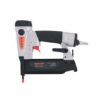 „TJEP TF18/45 – 0° pneumatinė viniakalė, skirta 1,2 mm vinių nuo 12 iki 45 mm kalimui, su reguliuojamu įkalimo gyliu ir patogia rankena profesionaliam naudojimui.“