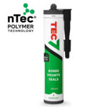 Tec7 juodas universalus klijuojantis hermetikas – 310 ml. Profesionalūs elastingi klijai ir sandariklis, tinkami įvairių paviršių – metalo, stiklo, plastiko, medžio ir akmens – tvirtinimui ir sandarinimui. Atsparus drėgmei, UV spinduliams ir temperatūros pokyčiams.