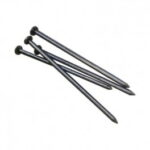 „Palaidos vinys 4×120 mm, juodo cinko – skirtos medienos tvirtinimui, atsparios korozijai ir patvarios.“