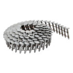 Tjep stogvinės rifliuotos vinys, 3.0x22 mm dydžio, karštai cinkuotos, sujungtos viela 15/16° kampu ritėje, pakuotėje 3360 vnt – skirtos stogų dangos tvirtinimui.